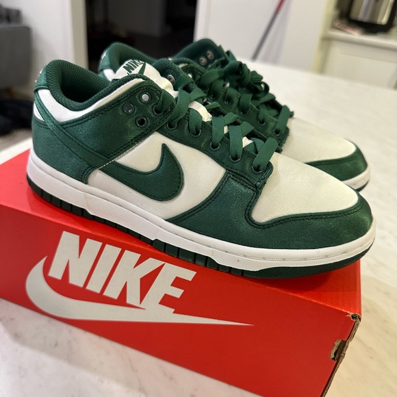 Green Satin Dunks - women’s size 7 and 7.5 - Picture 2 of 3
